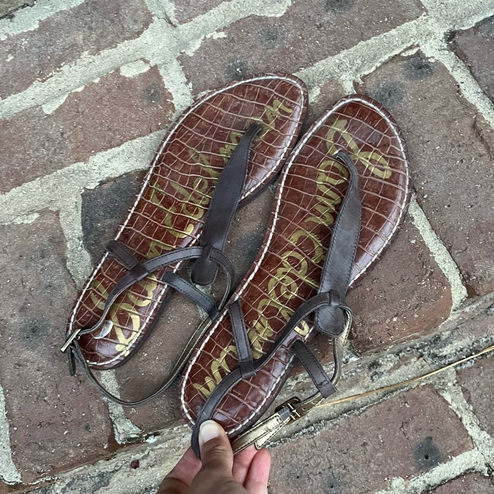 Sam Edelman Women’s Gigi T-Strap Flat Sandals Dark Brown Size 9